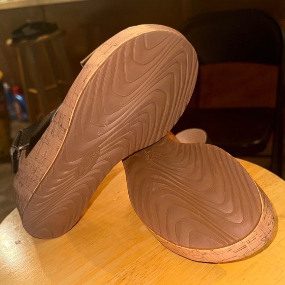 Clarks Black Leather Wedge Sandals - Picture 4 of 6